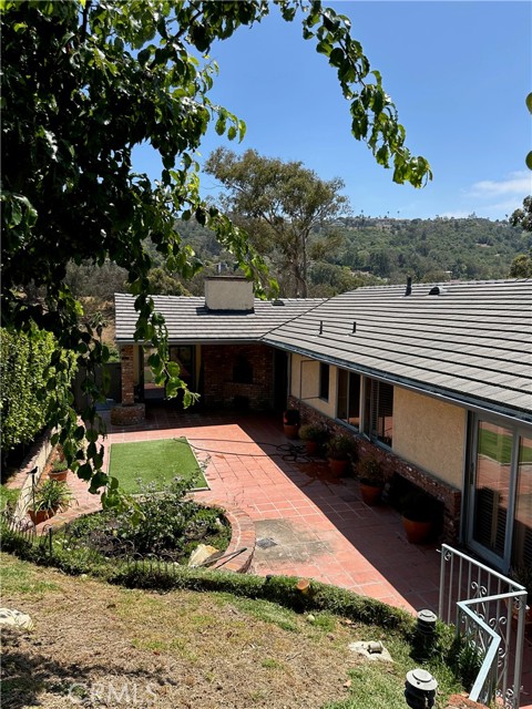 2737 Palos Verdes N Drive, Palos Verdes Estates CA: https://media.crmls.org/medias/37a2186c-c4c0-4175-81d2-0dad0cf2c461.jpg