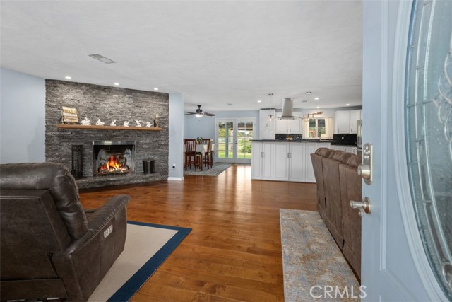 142 Hope Street, Ramona CA: https://media.crmls.org/medias/37a375da-e147-4196-bac5-4d0d1363fdd3.jpg