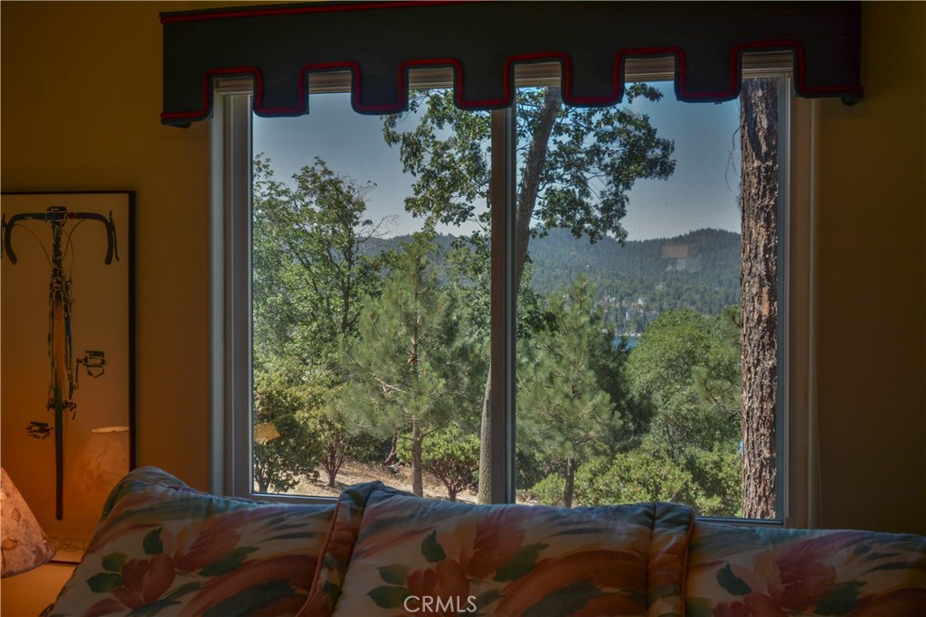 https://media.crmls.org/medias/37a4028b-175e-45ac-a1f6-425c35b5cd2b.jpg?preset=X-Large