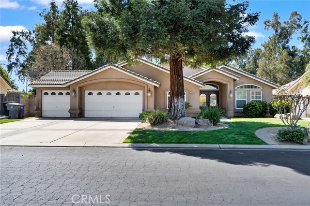 122 East, Madera CA: https://media.crmls.org/medias/37a41f6d-604b-4801-bc7d-40dadc01c946.jpg