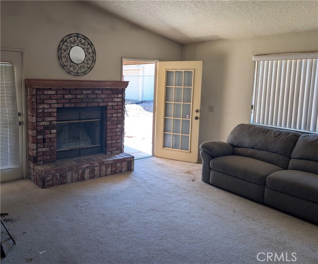 15423 Sitting Bull Street, Victorville CA: https://media.crmls.org/medias/37a582d9-9dcd-4479-9cce-840806055146.jpg