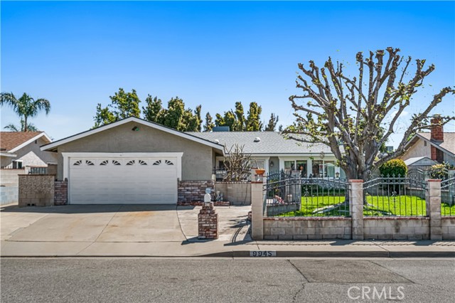 9945 Date Street, Fontana CA: https://media.crmls.org/medias/37a61735-c775-4dac-b34e-e17a4cc04da9.jpg