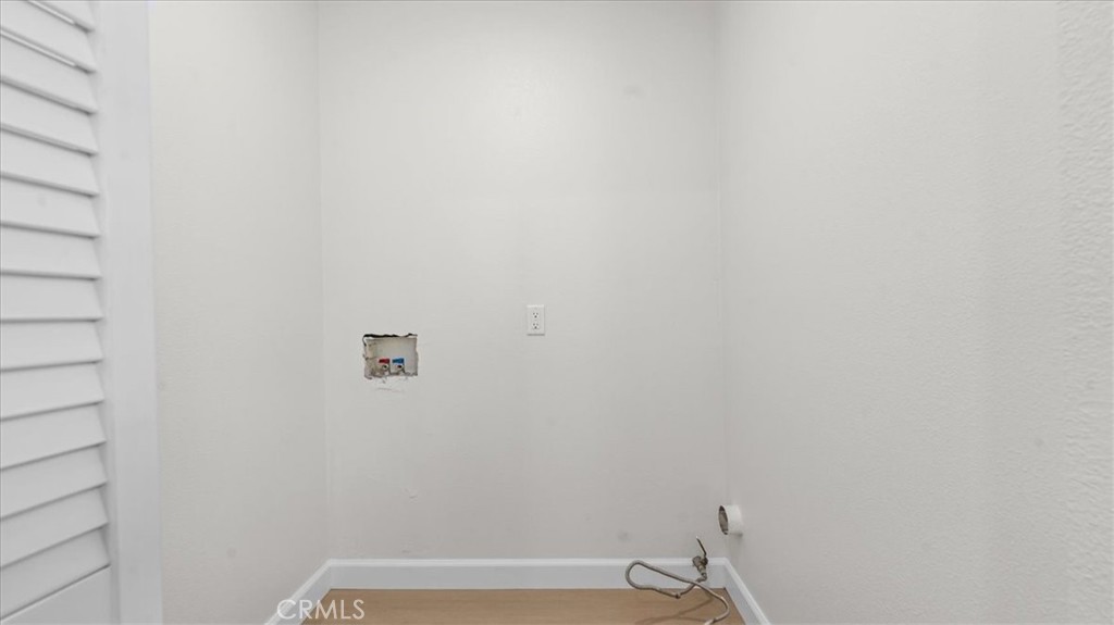 https://media.crmls.org/medias/37a64436-8572-456f-b099-1d3d5e7c746e.jpg?preset=X-Large