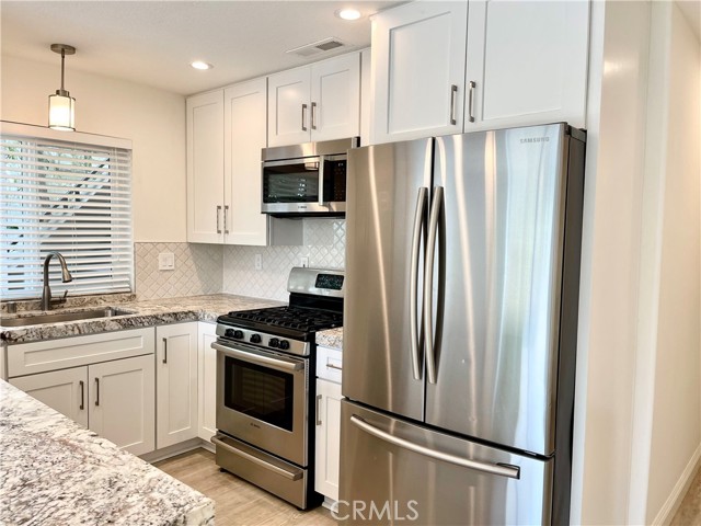 352 Y Place, Laguna Beach CA: https://media.crmls.org/medias/37a71600-d136-4039-92e3-2eef77a2ef87.jpg
