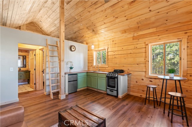 Detail Gallery Image 15 of 43 For 2222 Sierra View Dr, Arrowbear,  CA 92382 - 1 Beds | 1 Baths