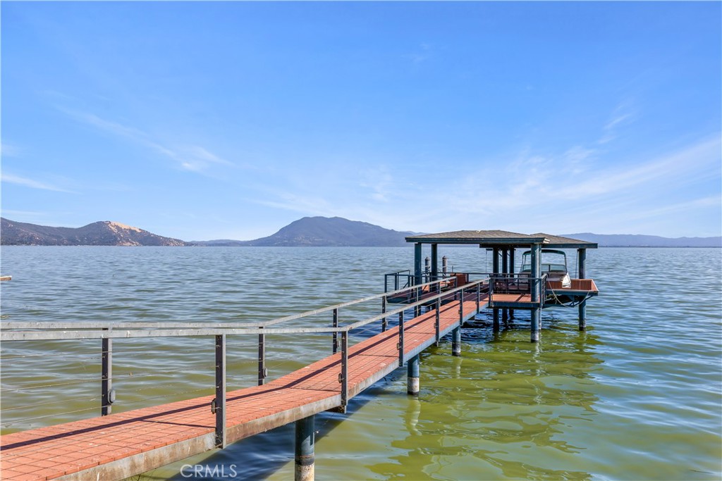 https://media.crmls.org/medias/37a79e76-0bd2-429d-8a29-6ffff45f713d.jpg?preset=X-Large