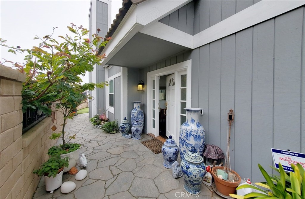 MLS #OC25089588 img 4
