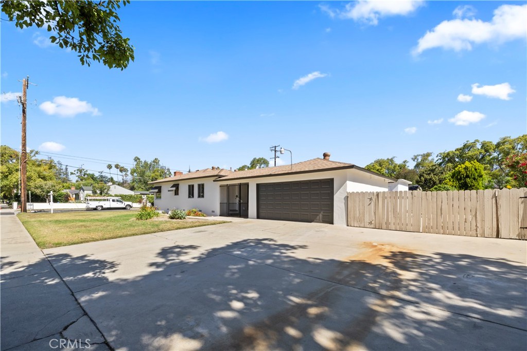 1106 N Sultana Avenue