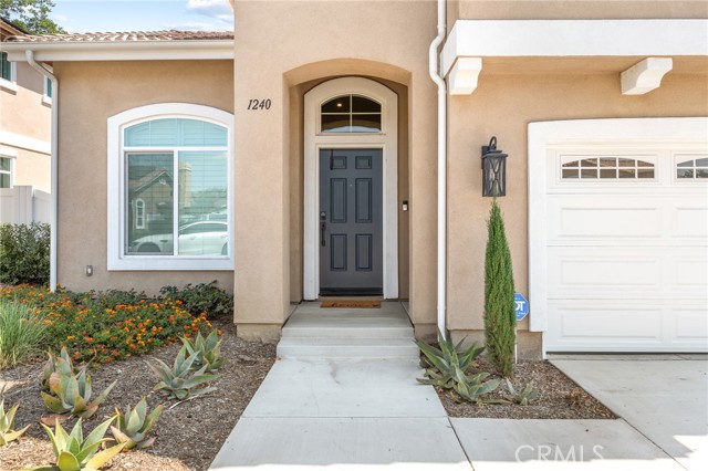 1240 Prabhu Way, Pomona CA: https://media.crmls.org/medias/37a8ec65-73b2-41ff-8b44-6e6d1af06e61.jpg