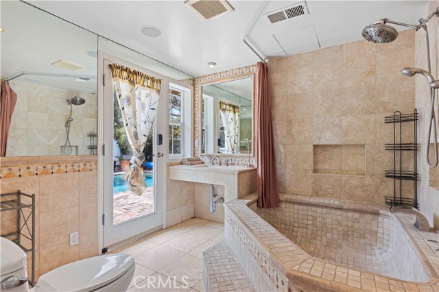 13405 Tiara Street, Valley Glen CA: https://media.crmls.org/medias/37a925f1-0951-4340-96af-bdb3c28f1055.jpg