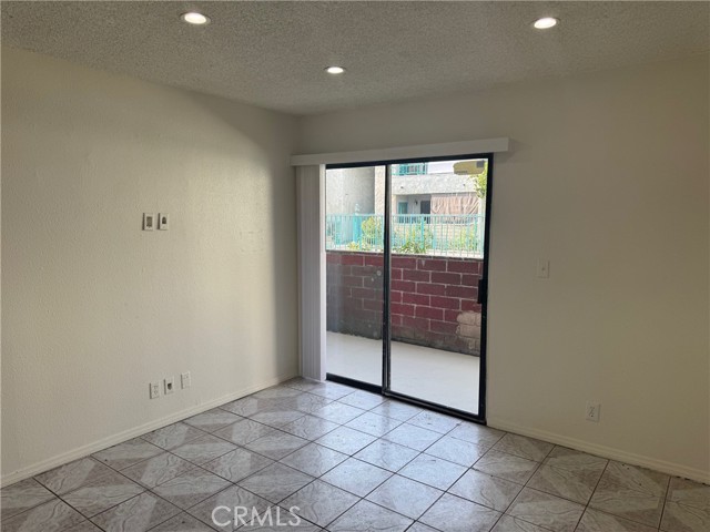 Detail Gallery Image 4 of 11 For 8847 Willis Ave #13,  Panorama City,  CA 91402 - 2 Beds | 1 Baths