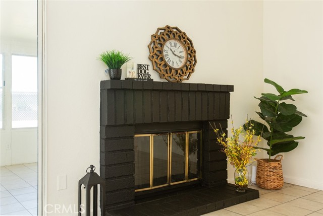 Detail Gallery Image 6 of 31 For 3790 Nuttree, Riverside,  CA 92501 - 3 Beds | 2 Baths