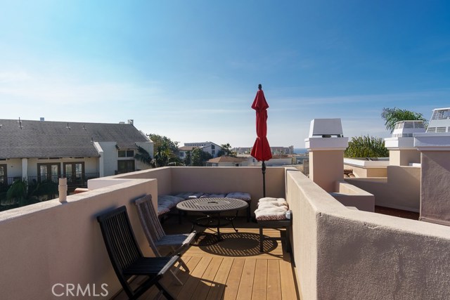 305 2nd Street, Hermosa Beach, California 90254, 3 Bedrooms Bedrooms, ,3 BathroomsBathrooms,Residential,Sold,2nd,SB17022643