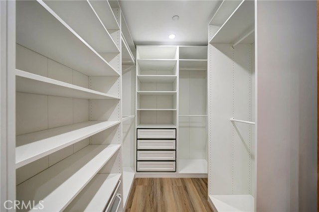 Detail Gallery Image 27 of 41 For 24250 Friar St, Woodland Hills,  CA 91367 - 4 Beds | 4 Baths