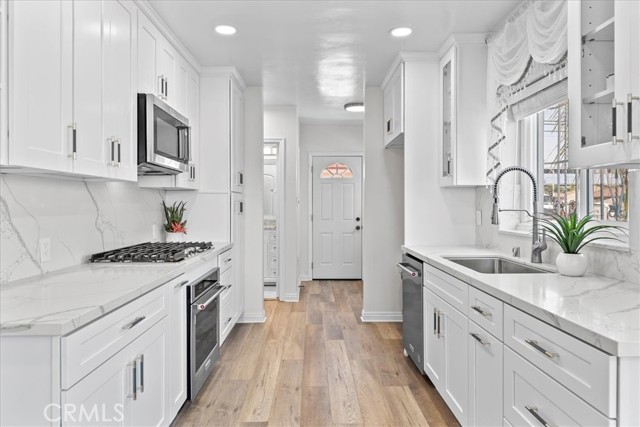 Detail Gallery Image 9 of 30 For 9801 S Hobart Bld, Los Angeles,  CA 90047 - 3 Beds | 2 Baths