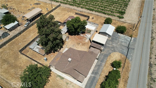 1492 W Sumner Avenue, Fresno CA: https://media.crmls.org/medias/37ac67c2-3fce-4fa3-93d2-5e6b0c3aa8e5.jpg