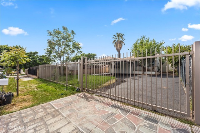 Detail Gallery Image 2 of 29 For 13723 Pinney St, Pacoima,  CA 91331 - 4 Beds | 2 Baths