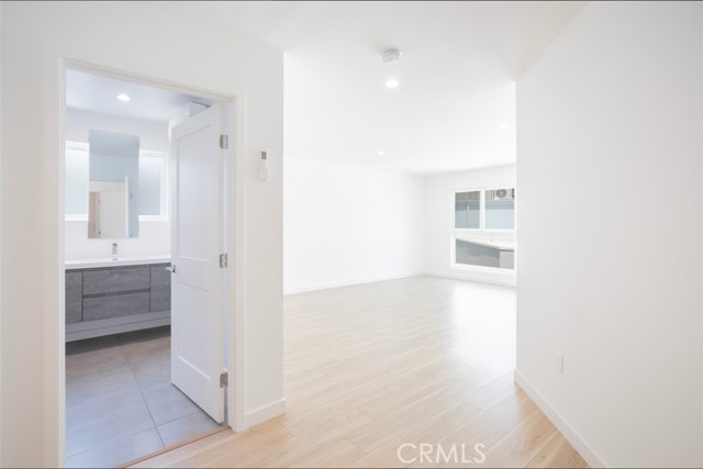 Detail Gallery Image 18 of 24 For 1346 N Stanley Ave #1,  Los Angeles,  CA 90046 - 4 Beds | 4/1 Baths