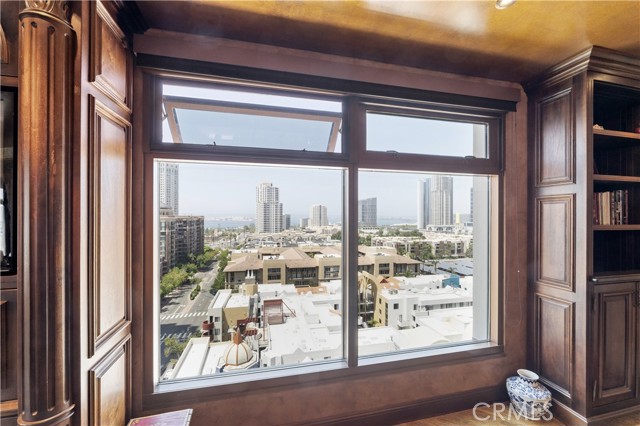 645 FRONT Street, San Diego CA: https://media.crmls.org/medias/37ae0c19-d7a0-4b08-9781-4aaf3930f950.jpg