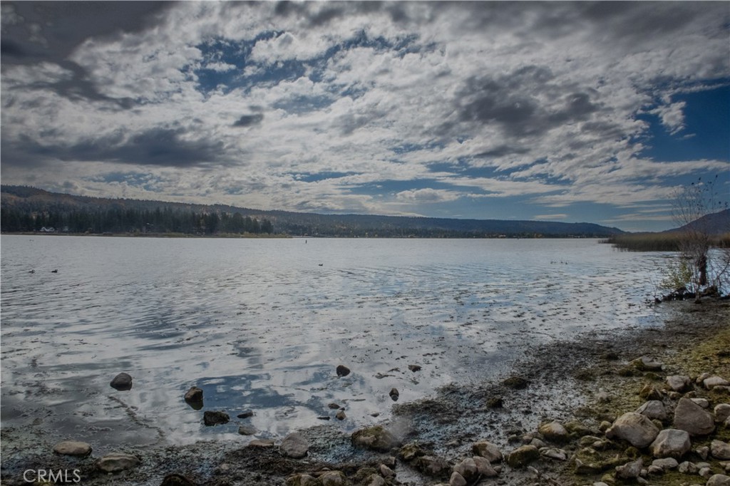 https://media.crmls.org/medias/37ae583a-259c-4301-ba6c-342e68f83335.jpg?preset=X-Large