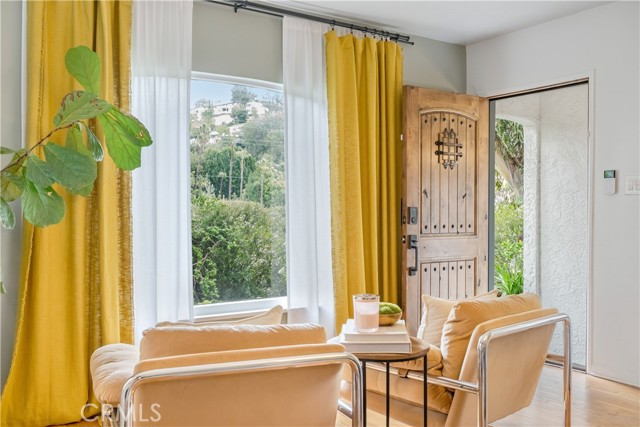 Detail Gallery Image 7 of 28 For 3209 Bennett Dr, Los Angeles,  CA 90068 - 2 Beds | 1 Baths