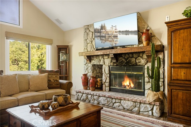 Detail Gallery Image 1 of 36 For 1286 Innsbruck Dr, Lake Arrowhead,  CA 92352 - 3 Beds | 2/1 Baths