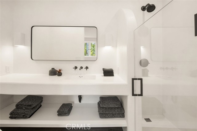 27405 Pacific Coast Highway, Malibu CA: https://media.crmls.org/medias/37af7689-e045-477c-9ddd-e09d78793a05.jpg