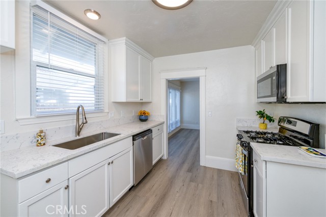 Detail Gallery Image 17 of 41 For 701 E Clinton, Fresno,  CA 93704 - 3 Beds | 1 Baths