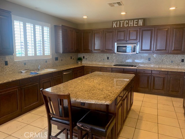 Detail Gallery Image 16 of 48 For 17130 Silver Moon Ct, Riverside,  CA 92503 - 3 Beds | 3/1 Baths