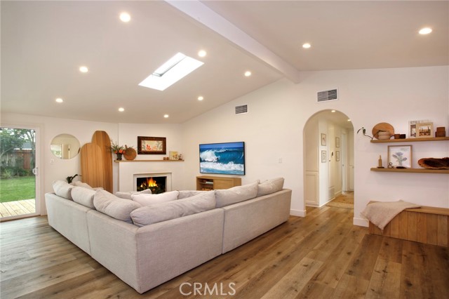 305 Bowling Green Drive, Costa Mesa CA: https://media.crmls.org/medias/37b1836d-3725-4713-b700-2f7cf81c0c06.jpg