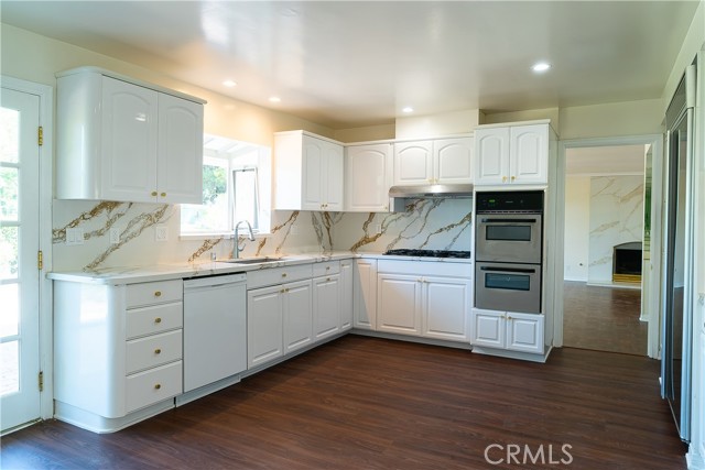 Detail Gallery Image 11 of 39 For 24060 Hatteras St, Woodland Hills,  CA 91367 - 5 Beds | 5 Baths