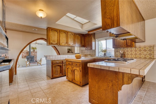 43320 41st W Street, Lancaster CA: https://media.crmls.org/medias/37b2ba2b-44b3-4604-8ad8-7f853ab55a56.jpg