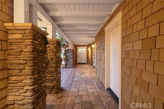 633 Rockford Road, Corona del Mar CA: https://media.crmls.org/medias/37b2f504-279f-42ec-8c13-f8475786779c.jpg