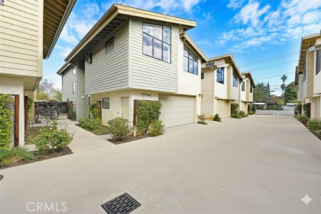 Detail Gallery Image 2 of 23 For 7331 1/2 Tampa Ave, Reseda,  CA 91335 - 3 Beds | 3/1 Baths