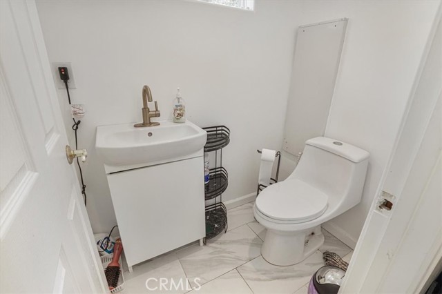 18352 Bessemer Street, Tarzana CA: https://media.crmls.org/medias/37b32e84-ff6a-432d-a3b5-66a5bfc986da.jpg