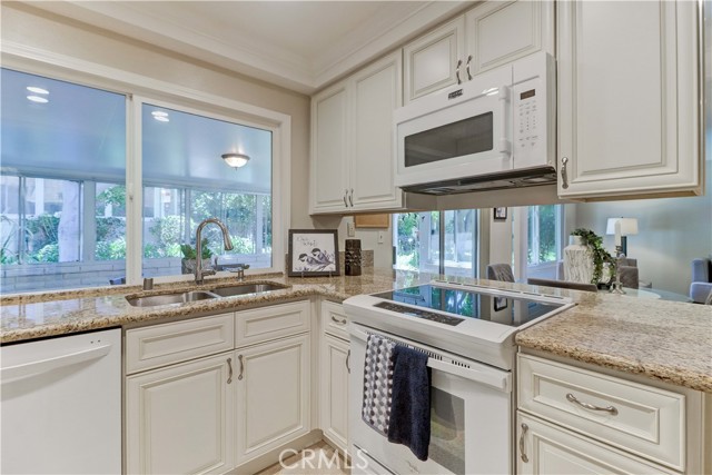 5341 Bahia Blanca W, Laguna Woods CA: https://media.crmls.org/medias/37b3d369-0590-4b70-91de-b5e377438778.jpg