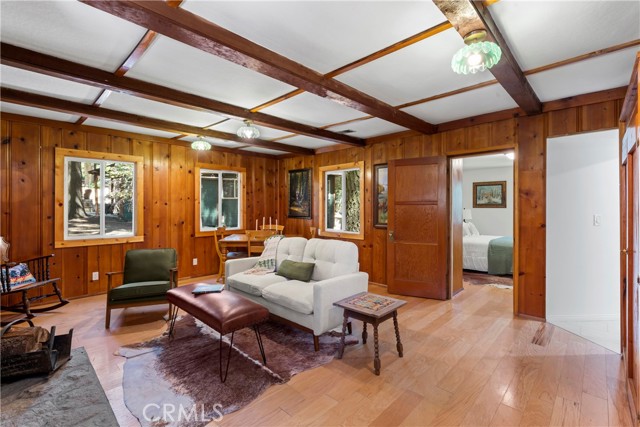 27917 Squirrel Lane, Lake Arrowhead CA: https://media.crmls.org/medias/37b40846-399b-4d6c-96a3-e2da49e87221.jpg