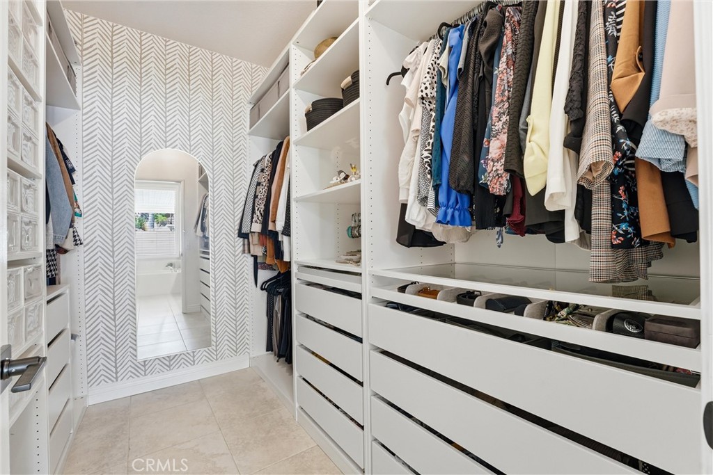 https://media.crmls.org/medias/37b41112-4765-4ee1-ab35-6979f56460b3.jpg?preset=X-Large