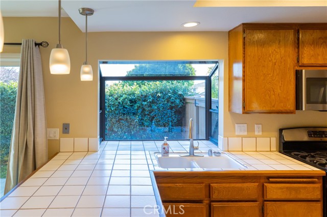 Detail Gallery Image 15 of 44 For 270 Creekwood Ct, Brea,  CA 92821 - 3 Beds | 2 Baths