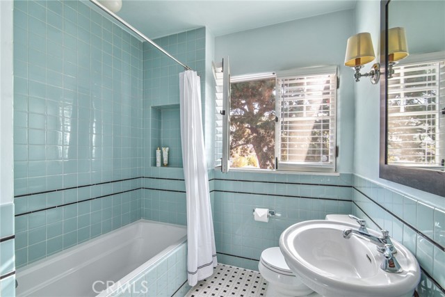 Detail Gallery Image 31 of 41 For 8246 4th St, Los Angeles,  CA 90048 - 2 Beds | 2 Baths