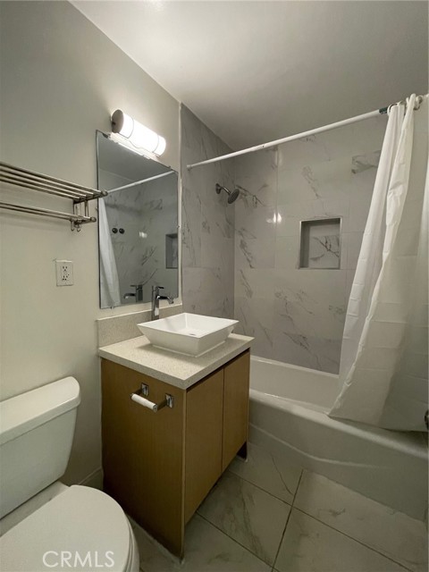 Detail Gallery Image 6 of 17 For 1250 W 37th St #5,  Los Angeles,  CA 90007 - 3 Beds | 1 Baths