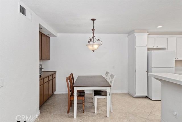 Detail Gallery Image 9 of 28 For 10393 E Briar Oaks Dr #D,  Stanton,  CA 90680 - 2 Beds | 2 Baths