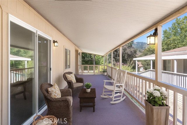 8975 Lawrence Welk, Escondido CA: https://media.crmls.org/medias/37b4df2d-243c-4e44-a319-f2e3bfc77362.jpg