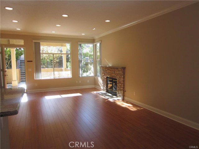 Detail Gallery Image 2 of 10 For 19431 Rue De Valore 39e,  Lake Forest,  CA 92610 - 1 Beds | 1 Baths