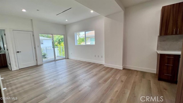 Detail Gallery Image 8 of 32 For 5635 Klump Ave #1/2,  North Hollywood,  CA 91601 - 3 Beds | 3/1 Baths