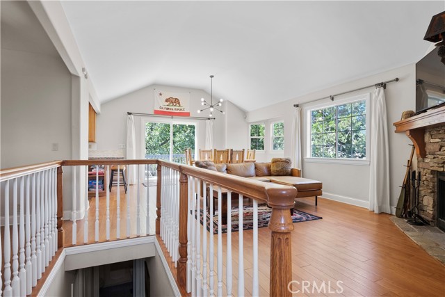 28833 Manitoba Drive, Lake Arrowhead CA: https://media.crmls.org/medias/37b64ba5-5510-4cca-a451-35423ab1a84e.jpg