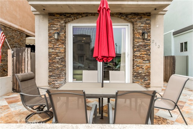 213 Baltimore Avenue, Huntington Beach CA: https://media.crmls.org/medias/37b684c9-9f6b-4a09-8a9c-85969a3721ca.jpg
