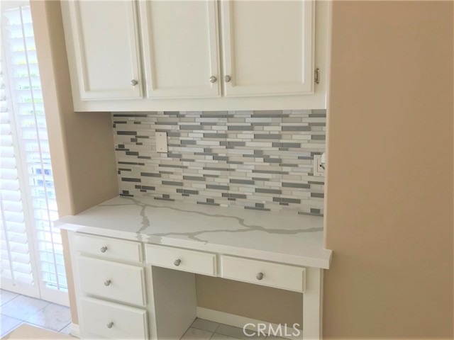 Detail Gallery Image 8 of 18 For 19281 Champion Ln, Huntington Beach,  CA 92648 - 3 Beds | 2/1 Baths