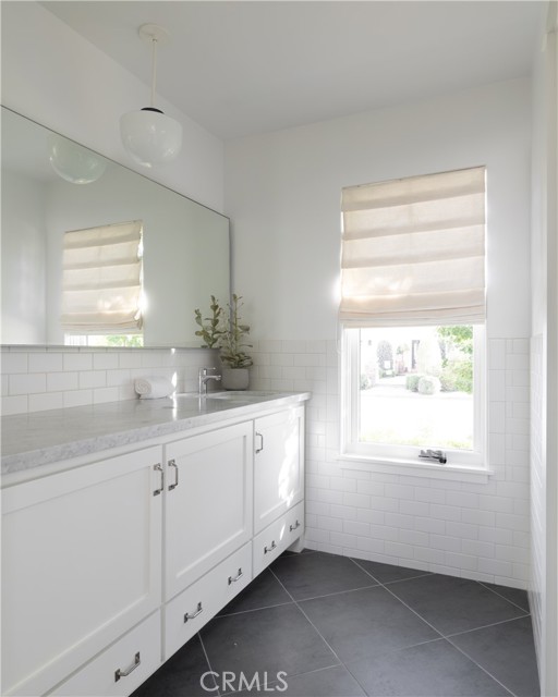 2217 Laurel Place, Newport Beach CA: https://media.crmls.org/medias/37b6f166-366d-4f3c-8ad1-132a608d92e1.jpg
