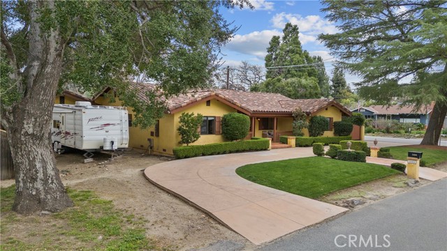 24604 Apple Street, Newhall CA: https://media.crmls.org/medias/37b71714-cfa7-438b-952b-8f88b2d577b7.jpg
